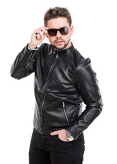 Obraz premium Young beard man in sunglasses wearing black leather jacket