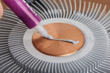 applying thermal paste to heat sink