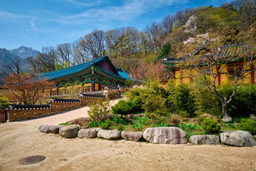 Sinheungsa temple in Seoraksan National Park, Seoraksan, South Korea