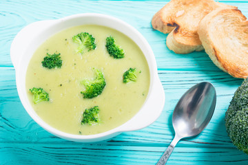 Fresh broccoli cream soup in bowl