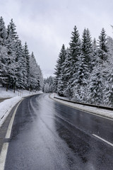 Obraz premium Winter road in alps