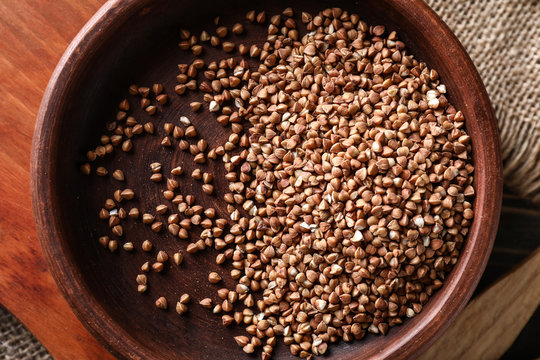 Bowl with raw buckwheat on table, closeup © Pixel-Shot