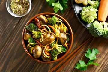 Egg noodles with vegetables in bowl