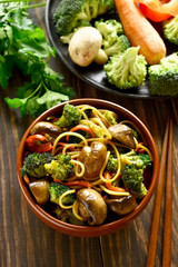 Egg noodles with vegetables in bowl