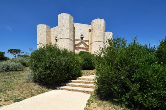 Castel del Monte Castle, Staufer Emperor Frederick II, UNESCO World Heritage Site, Province of Barletta-Andria-Trani, Apulia, Italy, Europe