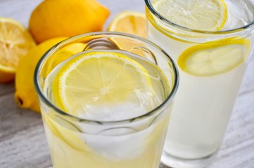 Fototapeta Two glasses of lemonade on a wooden surface obraz
