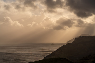 Fototapeta na wymiar Sonnenstrahlen auf der Isle of Skye