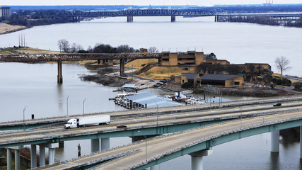 Naklejka premium Bridge over Mississippi River at Memphis