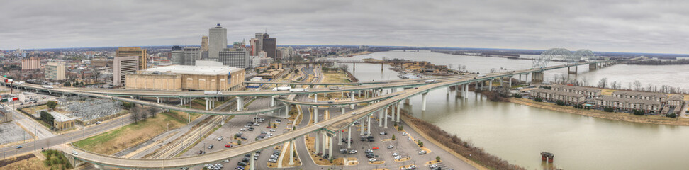 Obraz premium Panorama of the Mississippi River and Memphis city center