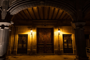 Fototapeta na wymiar A door in Queretaro's historic Downtown