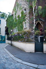 maison et chevrefeuille à la butte aux cailles, Paris
