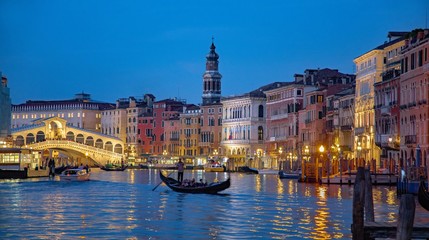 Fototapeta premium Italy beauty, evening with famous gondolas and Rialto bridge on Grand canal in Venice, Venezia