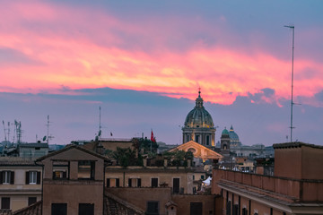 Fototapeta na wymiar Sunset hour in Rome, Italy with cityscapes and rooftop views