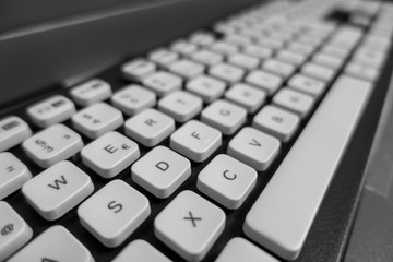 Tastatur mit weißen Tasten