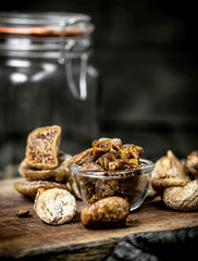 Dried figs