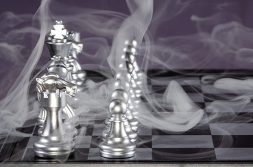 Fierce Chess Battle and the Fog of War
