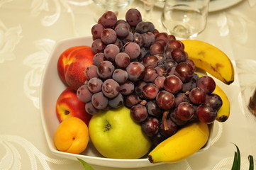 fruit basket, grapes