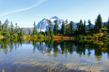 Naklejka premium Baker Mountain Fall