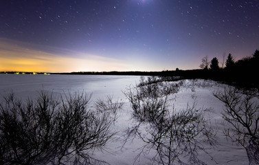 Fototapeta na wymiar frozen lake