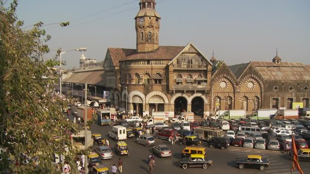 WS HA TU Traffic outside Crawford Market / Mumbai, India