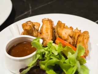 Crispy buffalo chicken wings with tomato sauce