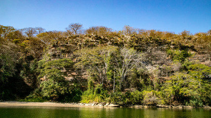  Magic mountains, sheer cliffs, monkeys, crocodiles - Canyon del Sumidero