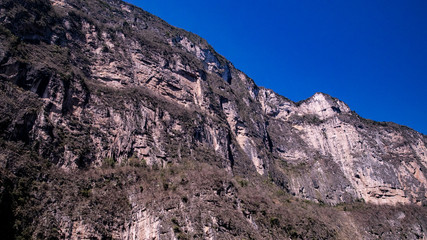  Magic mountains, sheer cliffs, monkeys, crocodiles - Canyon del Sumidero