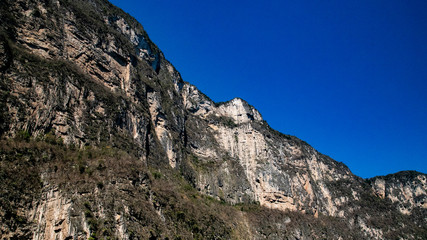  Magic mountains, sheer cliffs, monkeys, crocodiles - Canyon del Sumidero