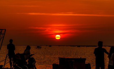 Obraz premium Sun In the evening at the sea
