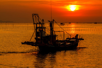Fototapeta premium Sun reflects the sea with fishing boats