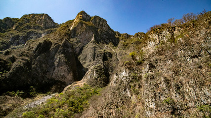  Magic mountains, sheer cliffs, monkeys, crocodiles - Canyon del Sumidero