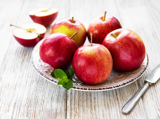 Fresh red apples