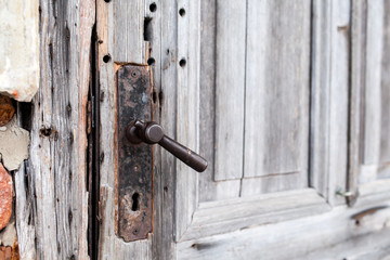Ancient metal handle in a wooden door. Rukavishnikov manor in the village of Podviazye, Bogorodsky District.