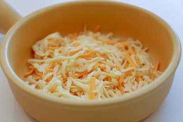 ゴーダチーズ＆レッドチェダーチーズのチーズフォンデュ