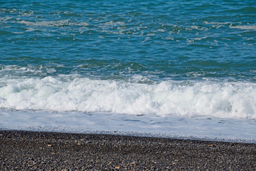 砂浜に打ち寄せる波
