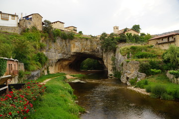 Fototapeta na wymiar Puentedey, en la provincia de Burgos