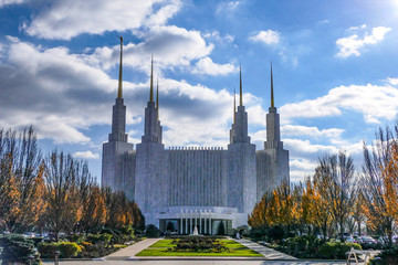 WASHINGTON DC Mormon Temple, Temple - The Church of Jesus Christ of Latter-day Saints, in Kensington , Maryland across the beltway. - obrazy, fototapety, plakaty