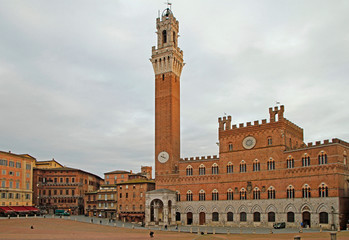 Fototapeta na wymiar old town hall in italian city Siena
