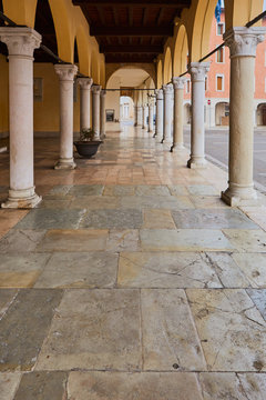 citt&agrave; sacile pordenone friuli venezia giulia piazza centro paese struttura