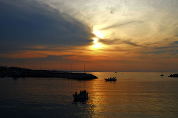 Fototapeta na wymiar Sunset on the sea of ​​Giovanizza, a small town in southern Italy