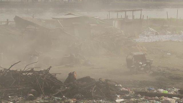 Polluted air in smoky Manila slum