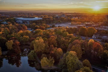 Bundesligastadion in Hannover an einem Abend im Herbst © Leinemeister
