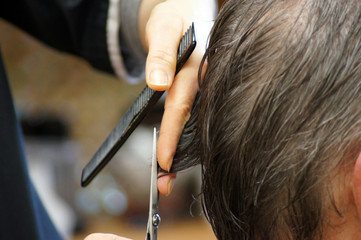 Männer Haarschnitt beim Friseur