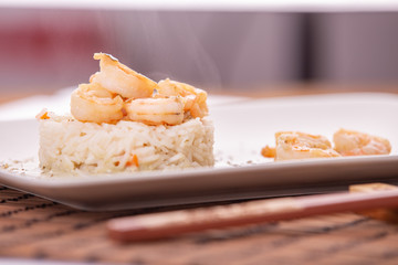 Rice and shrimp, a light and tasty dish, ready in five minutes and easy to do even for those with limited time