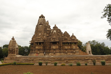 Fototapeta na wymiar temple in khajuraho