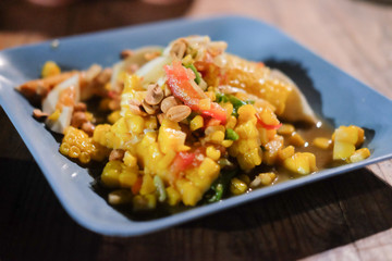 Spicy papaya salad with corn