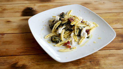 orecchiette burrata e verdure