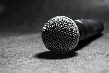 Obraz premium Black background. The microphone for singing. Karaoke. Modern technologies. Music. Gadgets.