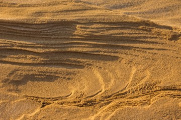 Laminated sandy texture.