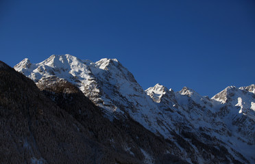 Fototapeta na wymiar Mühlbach am Hochkönig snow mountain range in austria